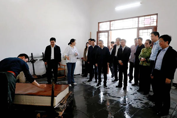 参观中国宣纸博物馆