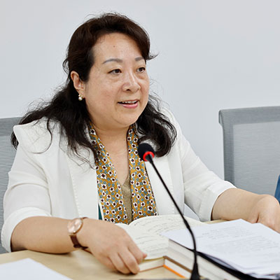 广东省文联党组成员、一级巡视员周华主持座谈会